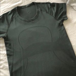 Short sleeve Lululemon tee